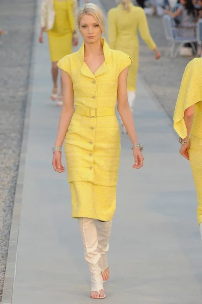 Look 3